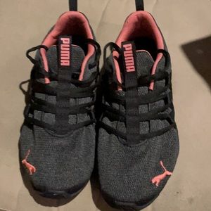 Puma gym shoes Size 7 Women’s